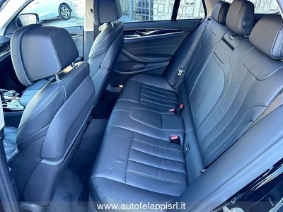 BMW Serie 5 530d 48V Touring Luxury, Anno 2021, KM 15800 - foto principal